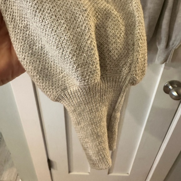 Soft waffle light gray sweater - Picture 4 of 5